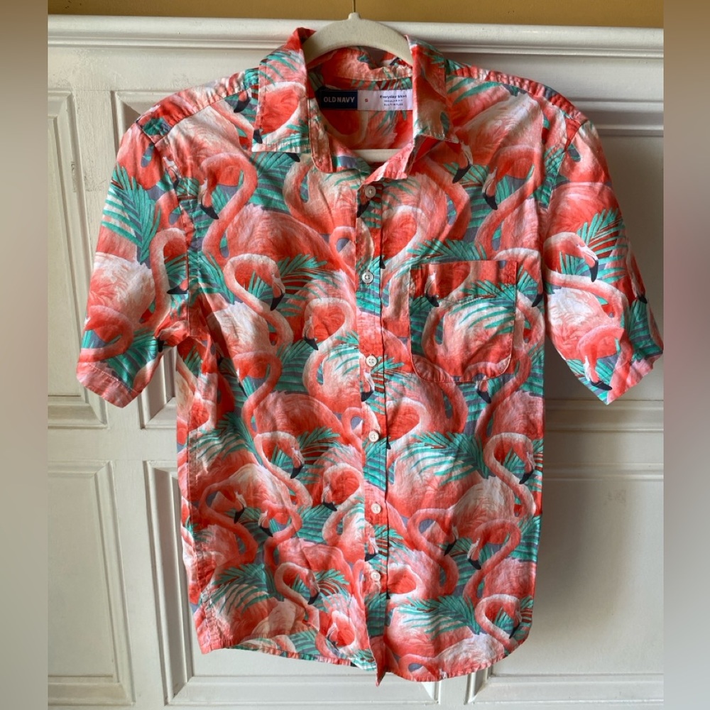 ❌SOLD❌ OLD NAVY MEN’S FLAMINGO CASUAL BUTTON DOWN SMALL - Picture 1 of 3